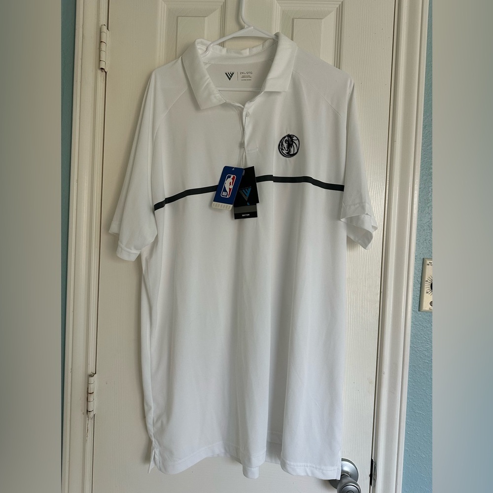 NWT Levelwear Onward Polo in white for the Dallas Mavericks NBA team, size 2XL